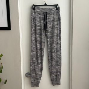 Lululemon gray white Jogger